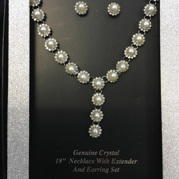 Genuine Crystal Necklace and Earring  Matching Set - Picture 4 of 7